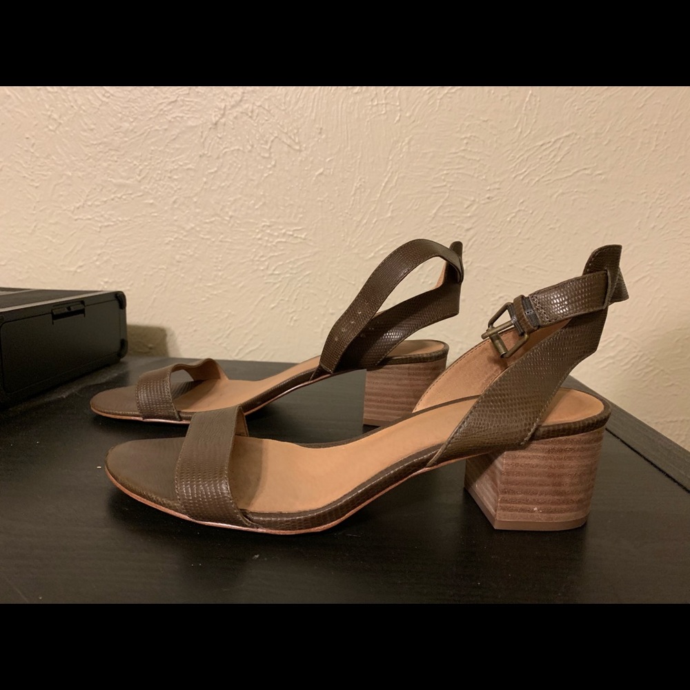 Barely worn Madewell sandals!